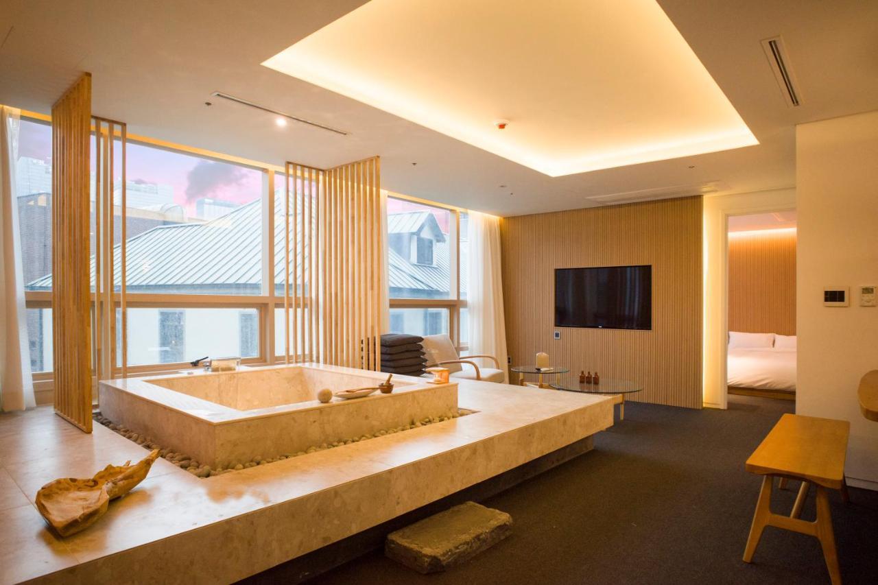 Uh Suite The Myeongdong Seoel Buitenkant foto