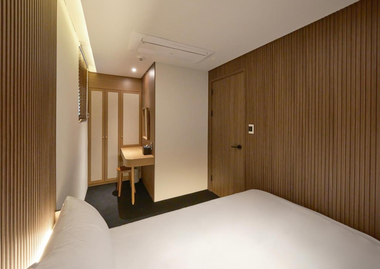 Uh Suite The Myeongdong Seoel Buitenkant foto